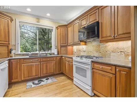 16855 Fernwood Drive Lake Oswego OR 97034