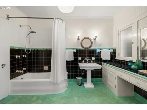 3707 Ne 17th Avenue Portland OR 97212