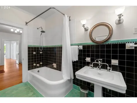 3707 Ne 17th Avenue Portland OR 97212