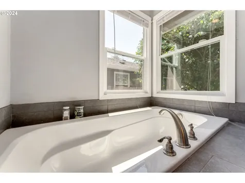 127 Se James Street Camas WA 98607
