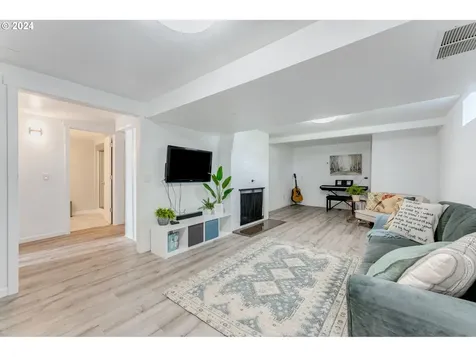 127 Se James Street Camas WA 98607