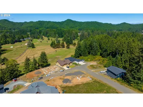 856 Masters Court Reedsport OR 97467