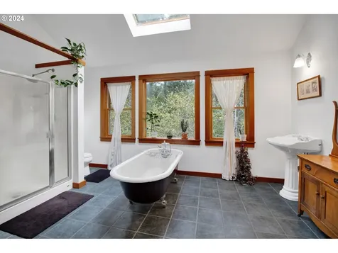 23296 Bird Haven Lane Cheshire OR 97419