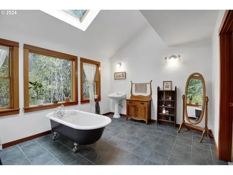 23296 Bird Haven Lane Cheshire OR 97419
