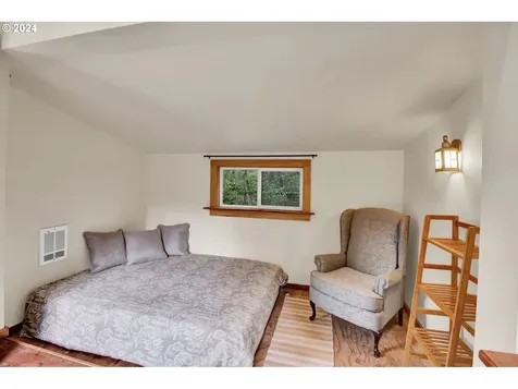 23296 Bird Haven Lane Cheshire OR 97419