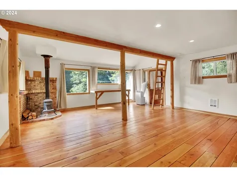23296 Bird Haven Lane Cheshire OR 97419
