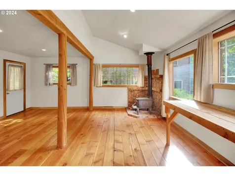 23296 Bird Haven Lane Cheshire OR 97419