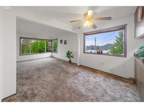 613 Crestview Drive Reedsport OR 97467