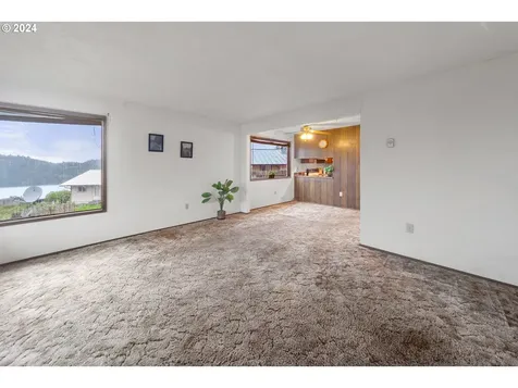613 Crestview Drive Reedsport OR 97467