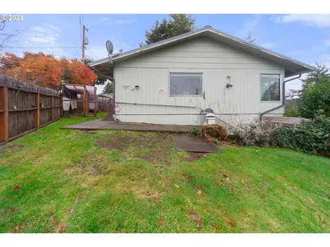 613 Crestview Drive Reedsport OR 97467