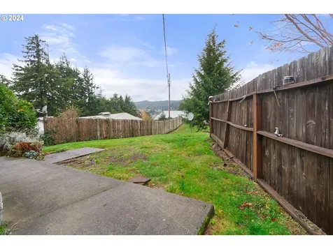 613 Crestview Drive Reedsport OR 97467