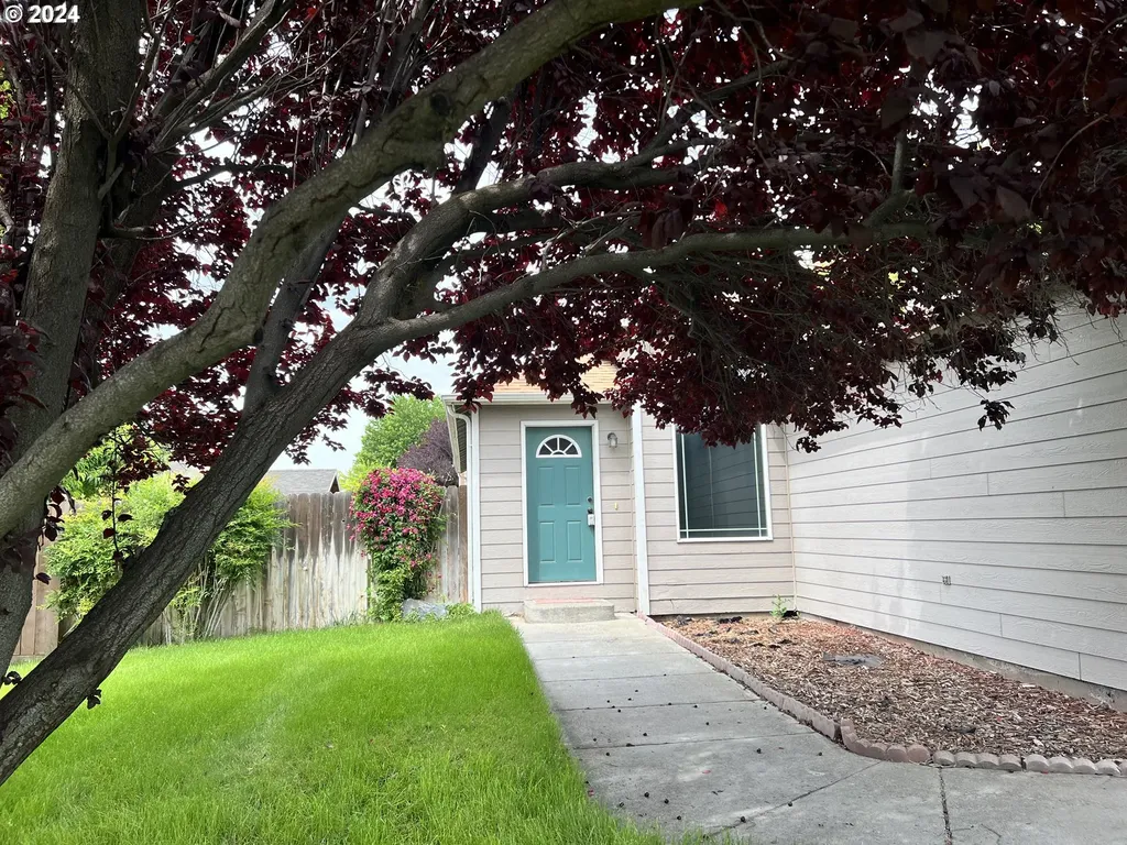 952 W Ridgeway Avenue Hermiston OR 97838