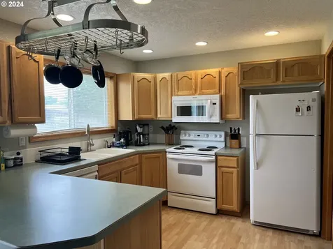 952 W Ridgeway Avenue Hermiston OR 97838