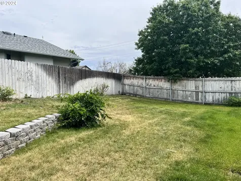 952 W Ridgeway Avenue Hermiston OR 97838