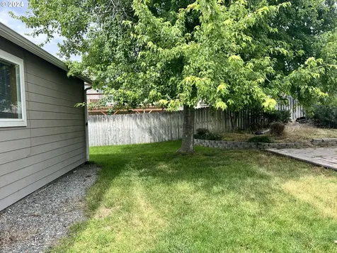 952 W Ridgeway Avenue Hermiston OR 97838