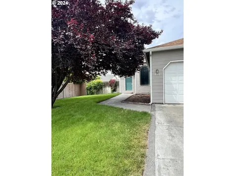 952 W Ridgeway Avenue Hermiston OR 97838