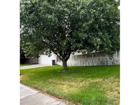 952 W Ridgeway Avenue Hermiston OR 97838