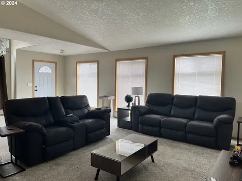 952 W Ridgeway Avenue Hermiston OR 97838