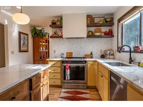 2395 Wall Street North Bend OR 97459