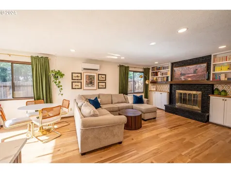 2395 Wall Street North Bend OR 97459