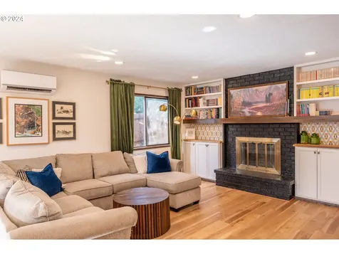 2395 Wall Street North Bend OR 97459