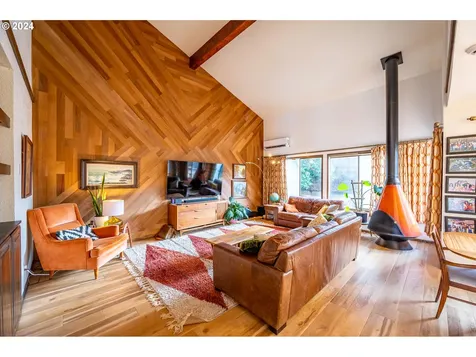 2395 Wall Street North Bend OR 97459