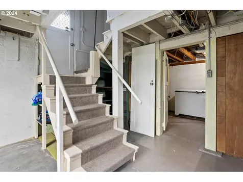 3430 Ne Couch Street Portland OR 97232