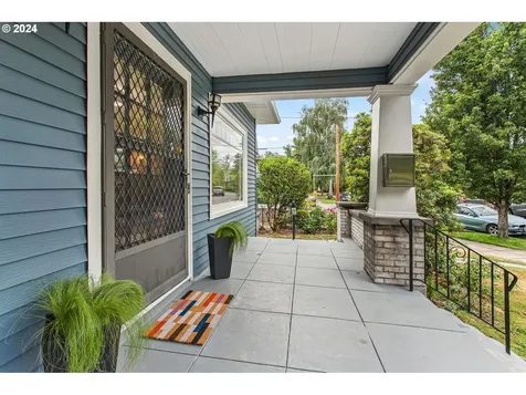 3430 Ne Couch Street Portland OR 97232