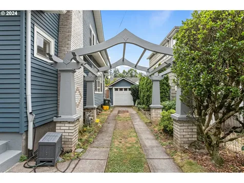3430 Ne Couch Street Portland OR 97232