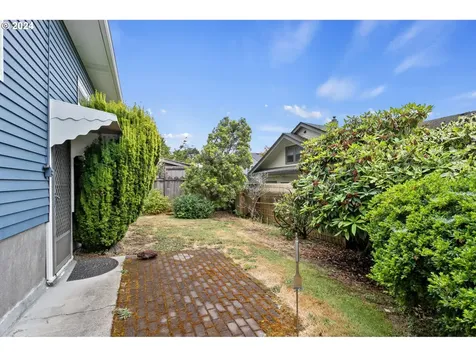 3430 Ne Couch Street Portland OR 97232