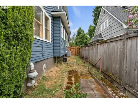 3430 Ne Couch Street Portland OR 97232