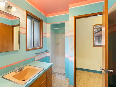 7131 Sw 12th Avenue Portland OR 97219