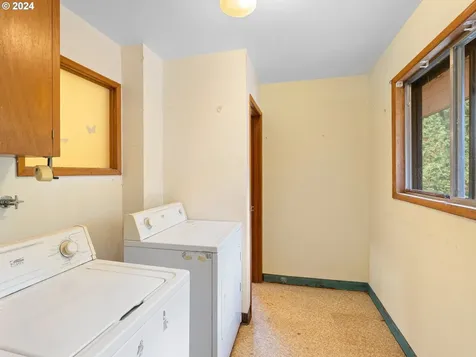 7131 Sw 12th Avenue Portland OR 97219