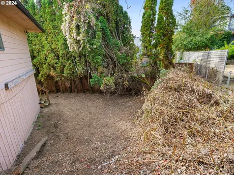 7131 Sw 12th Avenue Portland OR 97219