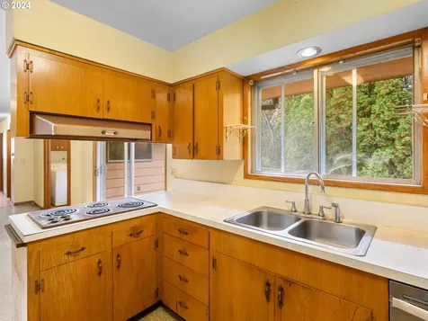 7131 Sw 12th Avenue Portland OR 97219