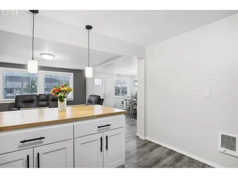 1922 W 27th Street Vancouver WA 98660