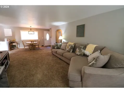 3580 Lindberg Avenue Coos Bay OR 97420