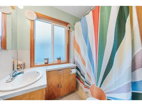 846 NE 72nd Avenue Portland OR 97213