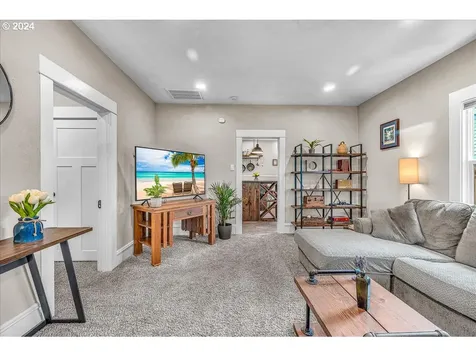 4809 Nw Washington Street Vancouver WA 98663