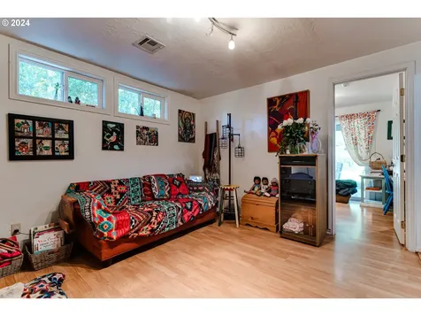76990 London Road Cottage Grove OR 97424