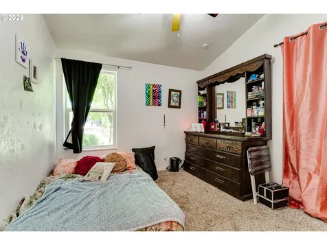 76990 London Road Cottage Grove OR 97424