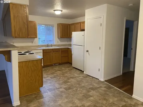 4724 NE 101st Avenue Portland OR 97220