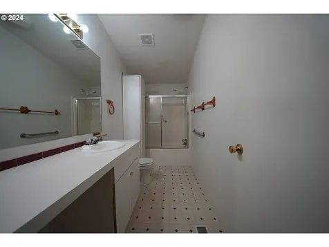 989 Woodland Avenue Woodburn OR 97071
