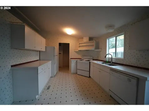 989 Woodland Avenue Woodburn OR 97071