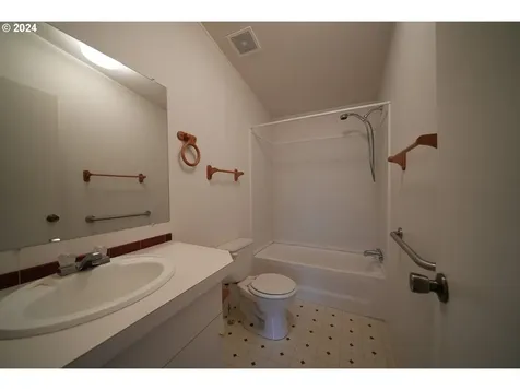 989 Woodland Avenue Woodburn OR 97071