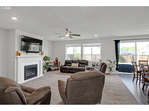 2518 W 14th Place Junction City OR 97448