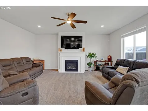2518 W 14th Place Junction City OR 97448