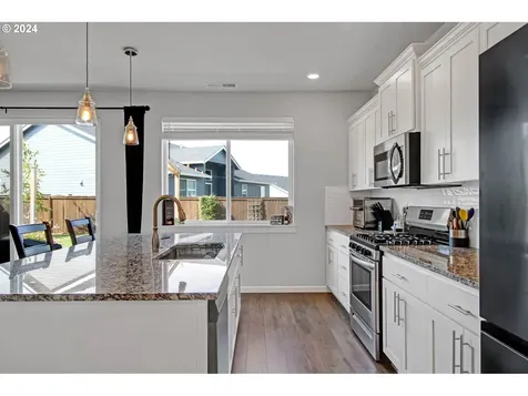 2518 W 14th Place Junction City OR 97448