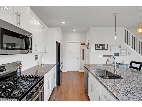 2518 W 14th Place Junction City OR 97448