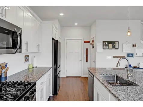 2518 W 14th Place Junction City OR 97448